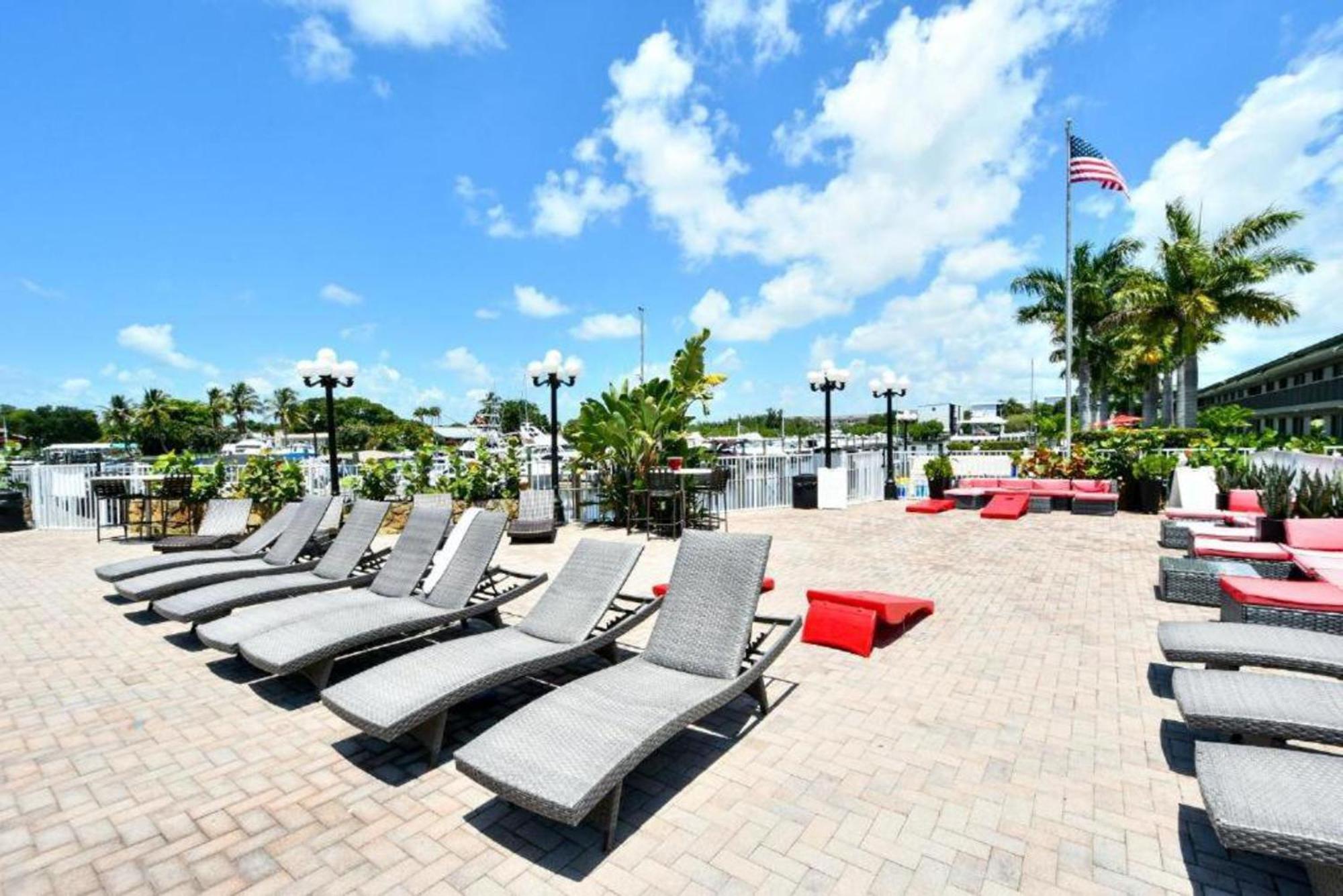 Getaway At The Marina Apartahotel *