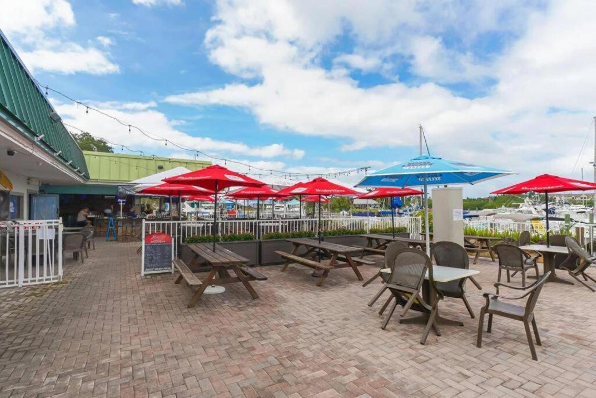 Apartahotel Getaway At The Marina