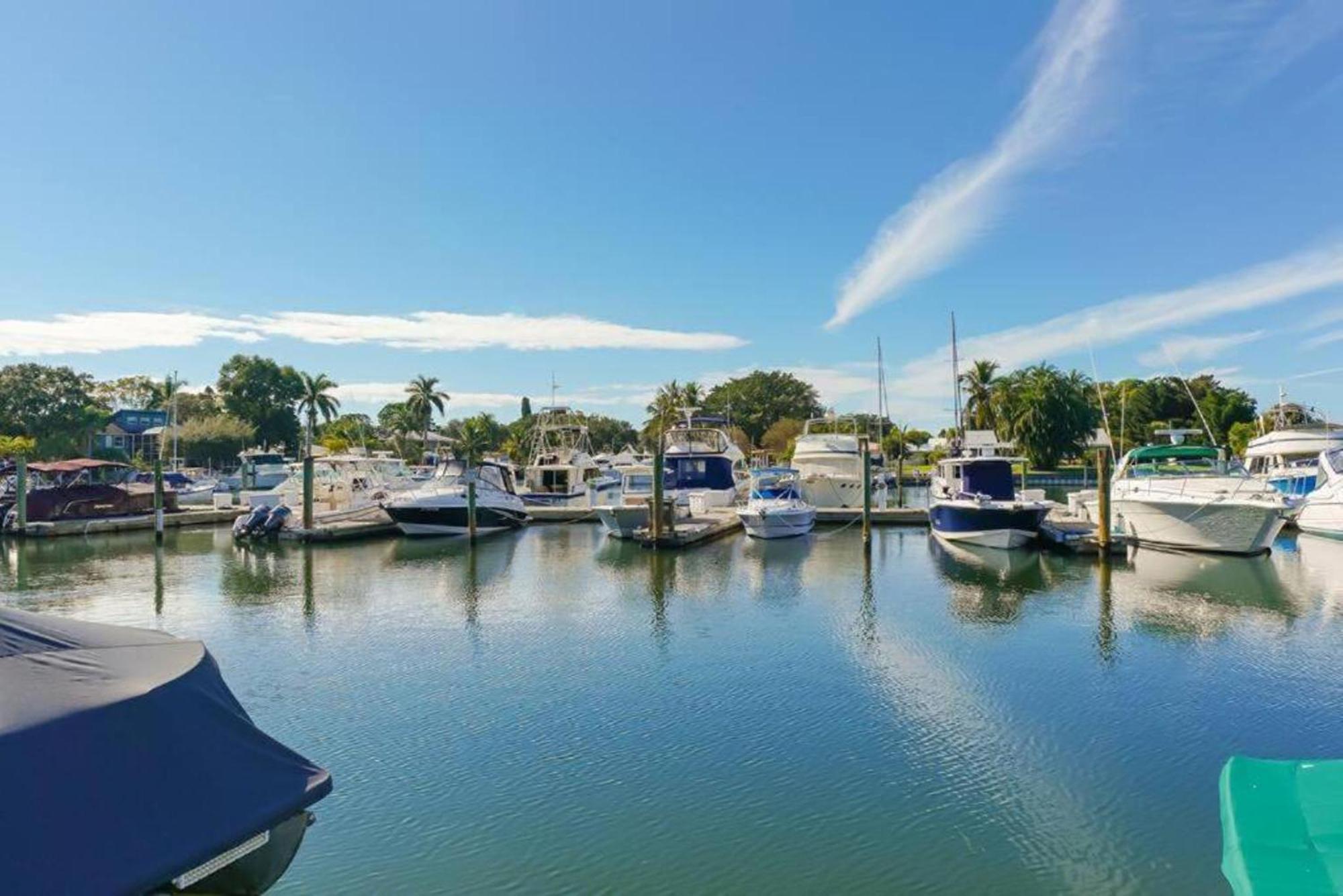 Apartahotel Getaway At The Marina