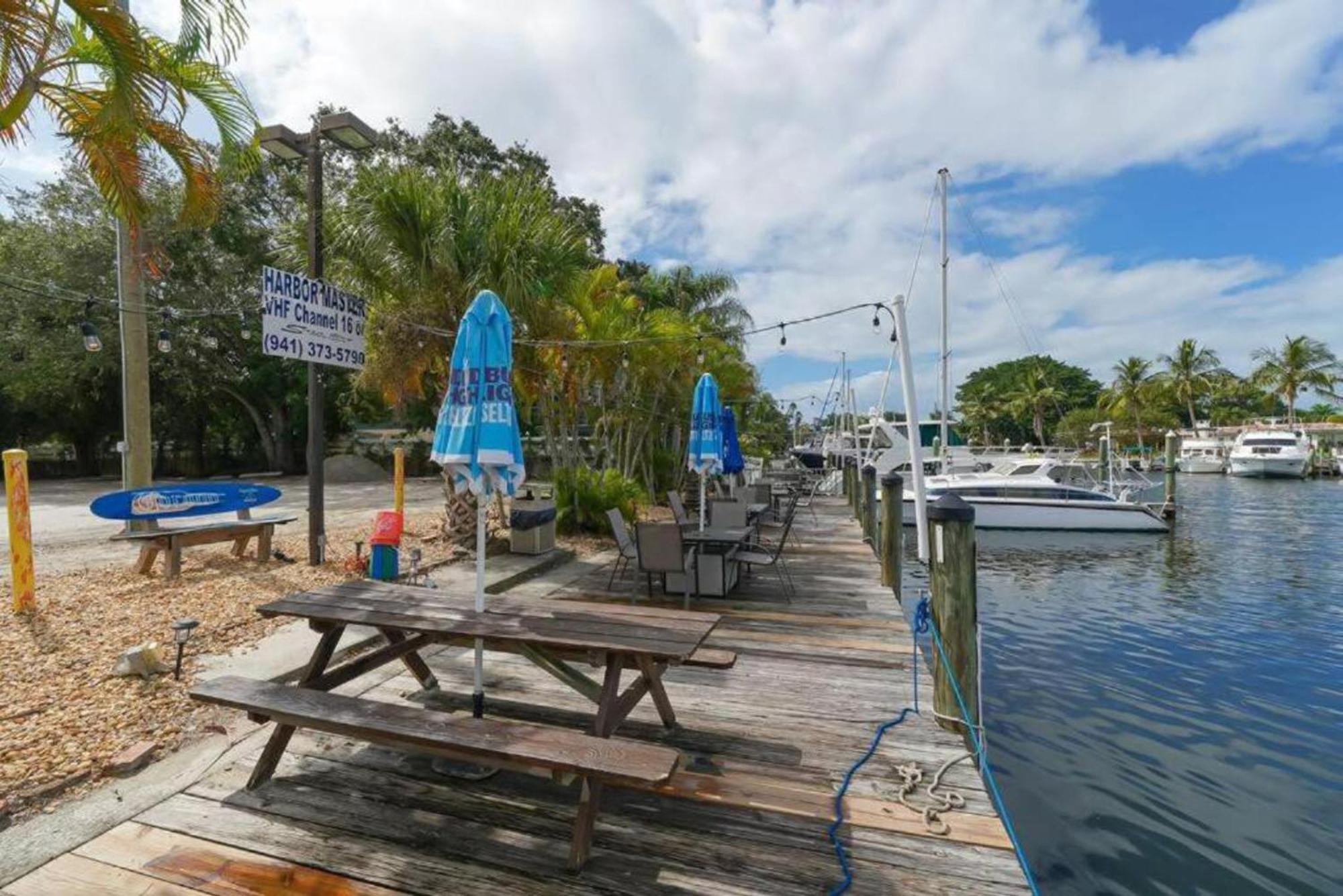Getaway At The Marina *